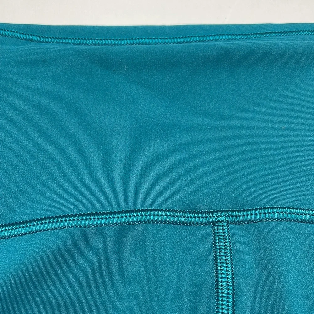 Lululemon In Movement leggings Everlux Bermuda Teal Women's Size 4